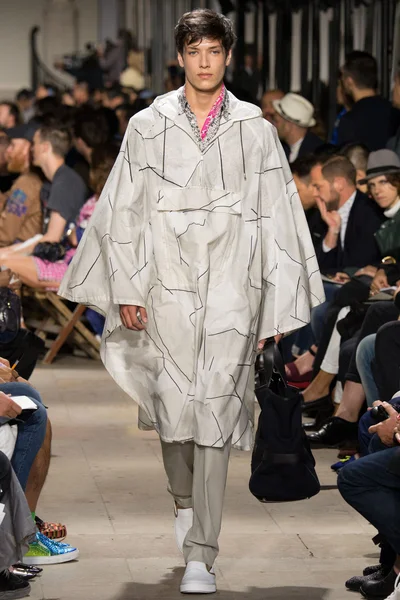 Look 14